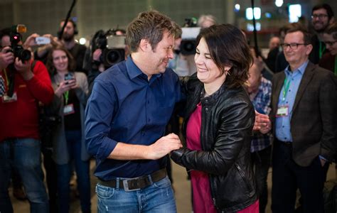 Seit januar 2018 ist sie gemeinsam mit robert habeck bundesvorsitzende ihrer partei. Annalena Baerbock Kinder - Grunen Chefin Baerbock Jetzt ...