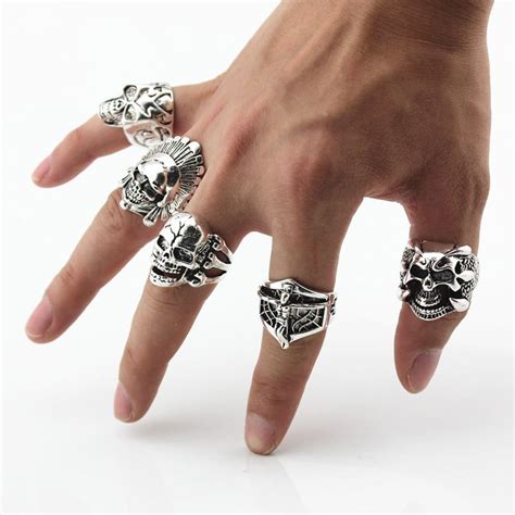 2017 new gothic skull carved biker rings mens anti silver retro punk rings for men s fashion