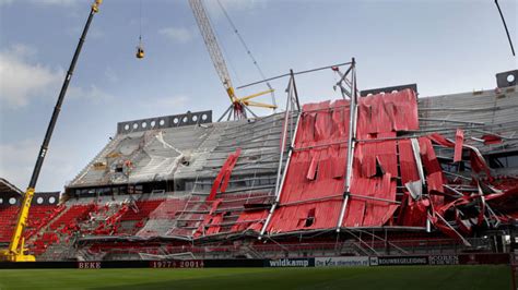 The collapsed roof at fc twente's stadium in holland (picture: Geen vervolging voor dakdrama stadion FC Twente | NOS