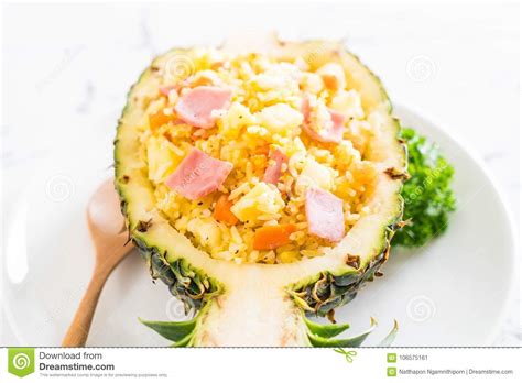 Gebratener Reis Der Ananas Mit Schinken Stockbild Bild Von Mahlzeit