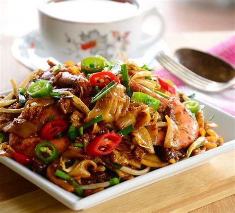 The best char kway teow combines big flavours, contrasting textures and. CHAR KUEY TEOW LAGI...MENU ORANG MALAS... - Dapur Tanpa ...