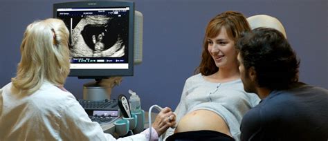 She chose her name as a tribute to her favorite sculptor, louise bourgeois. Photo du film Un Heureux Événement - Photo 37 sur 46 ...