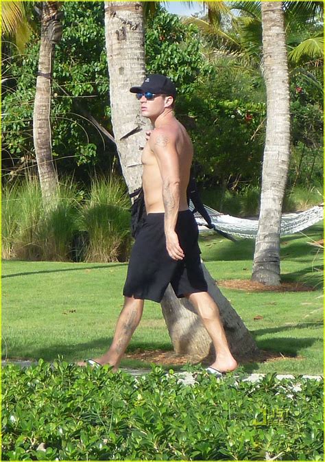 Ryan Phillippe Shirtless Domino Effect Photo 2477716 Bikini Daniel Gillies Dave Annable