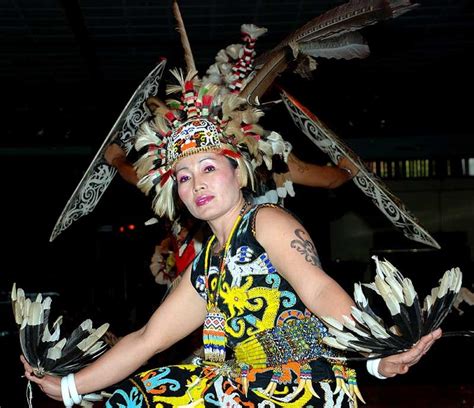 The global community for designers and creative professionals. Dayak Dancer - http://www.prayingforindonesia.com/ethnic-groups/the-people-of-kalimantan/who-are ...
