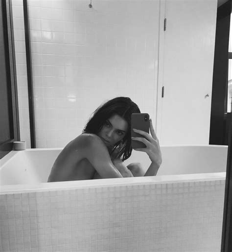 Pin By Xtina On Pairing J C Kendall Jenner Mirror Selfie