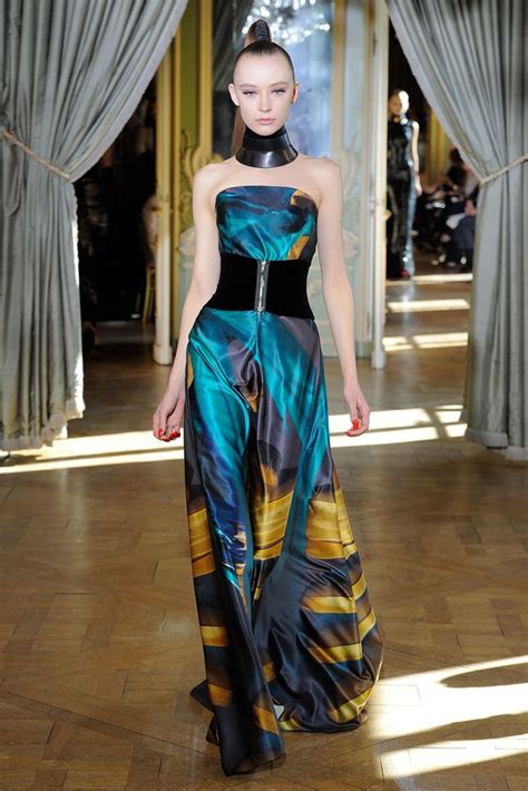 Emanuel Ungaro Fall 2011 Ready To Wear Fashion Gorgeous Gowns Ready
