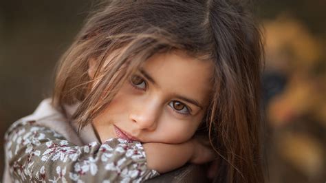 Little Cute Brown Eyes Girl Is Leaning On Wooden In Blur Background Hd
