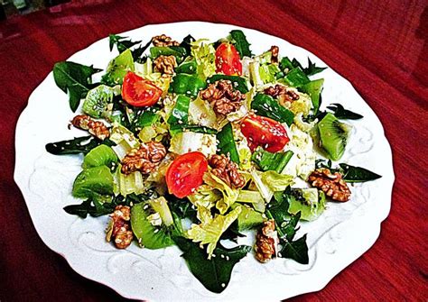 Además contiene algunas importantes vitaminas que. Ensalada de col chino, kiwis, nueces y sésamo Receta de ...