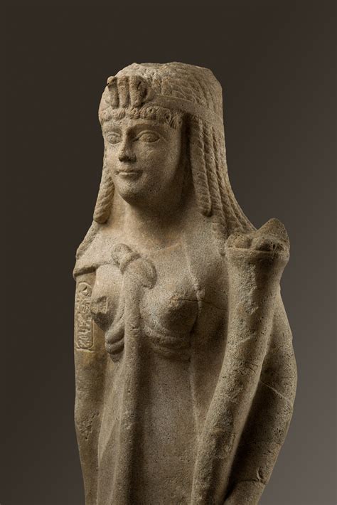 file statue of a ptolemaic queen perhaps cleopatra vii met 89 2 660 egdp013679 wikimedia