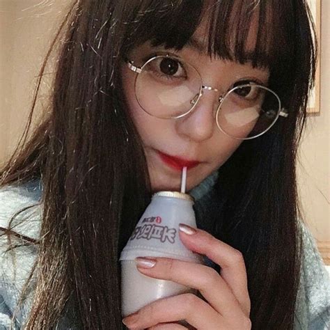 korean girl asian girl girls with glasses girl glasses asian cute iconic women aesthetic