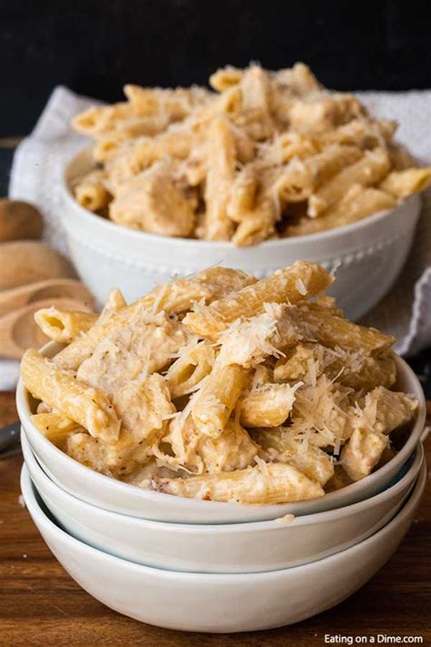 Place the chicken, dressing, garlic, pepper and parmesan cheese in the crock pot. Crock pot olive garden chicken alfredo pasta - Delicious ...