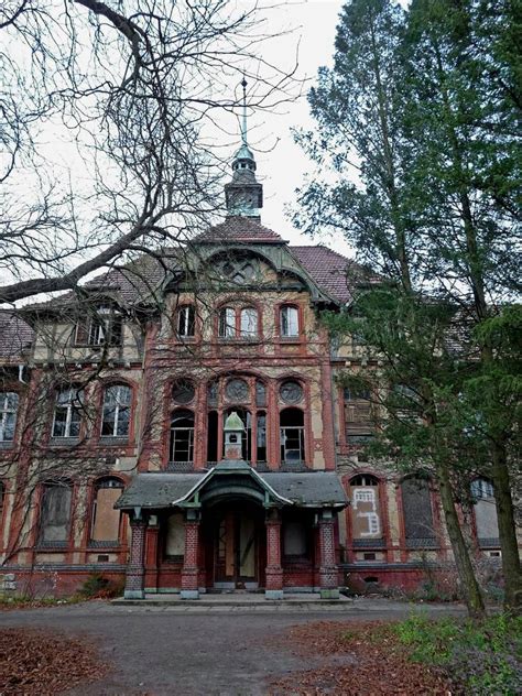 A cure for wellness ist der neueste streich vom regisseur von the ring und fluch der karibik. Hitler's Hospital: The Eerie Remains of Beelitz Sanatorium ~ Kuriositas