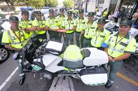 fallece un guardia civil en la vuelta al salirse de la vía con su moto en proaza el comercio