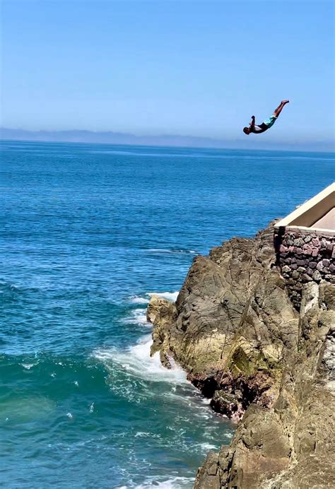 The Cliff Divers In Mazatlan Risk Their Lives To Support Themselves Digital Global Traveler