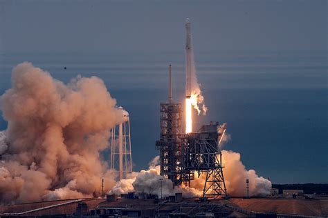 Spacex「獵鷹9號」成功發射並回收，有望每半個月就升空一次｜端傳媒 Initium Media