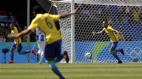 Germany may have slowed somewhat, but a sudden charge forward by bastian schweinsteiger forced brazil's julio cesar right off his line. Brazil Vs Germany 03 - KohSantepheap.TV