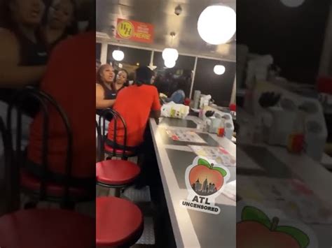 Brawl Between Waffle House Employee And Customer Goes Viral In Video Santa Monica Observer