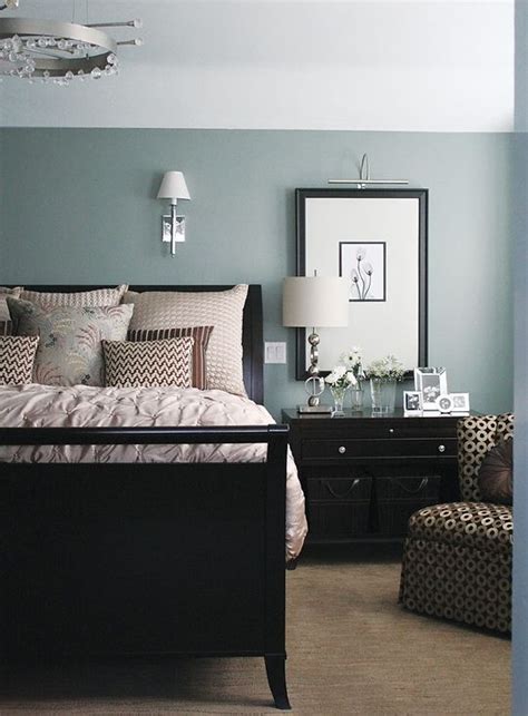 See the complete list below whether you want an airy and light or a dramatic and cozy master bedroom! How to choose colors for blue bedroom? - MessageNote
