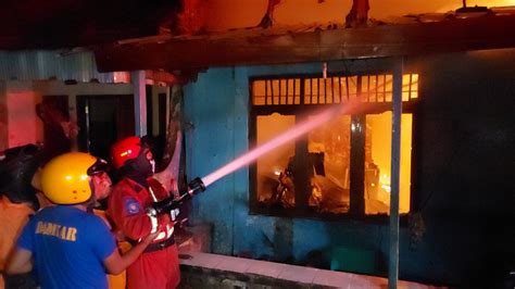 Diduga Korsleting Listrik Satu Rumah Di Kota Pekalongan Ludes Terbakar