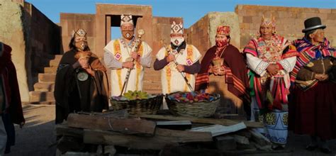 arce y choquehuanca reciben bastones de mando en tiwanaku con ritos