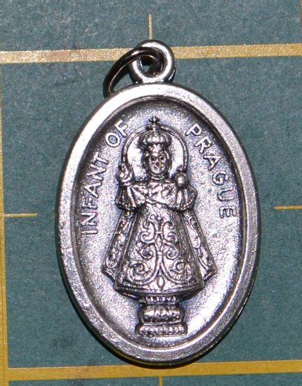 infant of prague medal pendant silver tone 22mm x 15mm made in italy