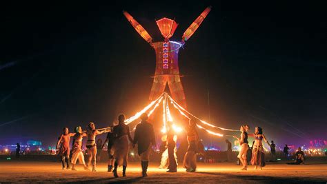 burning man turns 30 the joys pitfalls and drugs of hollywood s vacation for the soul