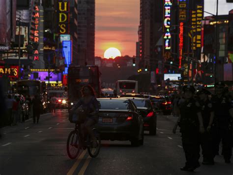 Manhattanhenge A Unique Urban Phenomenon Sets For The Last Time This Year
