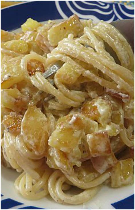 Gli agnolotti sono uno dei piatti tipici della cucina piemontese e sono conosciuti ed apprezzati all.estero come in. SPAGHETTI E PATATE | Ricetta | Ricette, Primi piatti di ...