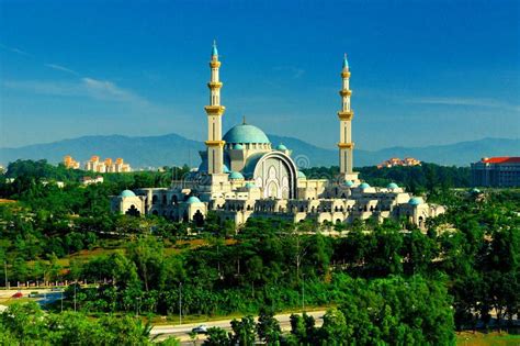 Masjid wilayah persekutuan is located in kuala lumpur. The Federal Territory Mosque or Masjid Wilayah Persekutuan ...