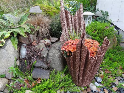 large bath towel made into concrete planter | Садовые идеи, Клумбы