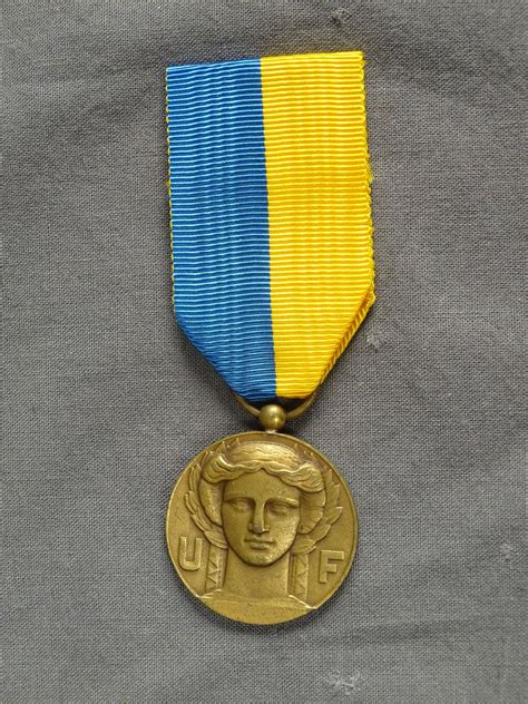 Mil Médaille De Lunion Fédérale Des Combattants Vente Aux Enchères