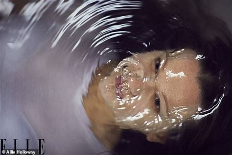 Kayak Killer Poses Underwater In Bathtub Photoshoot Express Digest