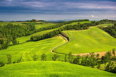 Sky Fields Tuscany Cloud Italy Wallpapers Hd Desktop And Mobile