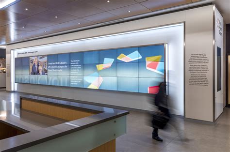 Projects Torontos Mount Sinai Switches On Massive Digital Donor Wall