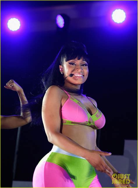 Nicki Minaj Shows Off Killer Curves In Neon Spandex Photo 3382357