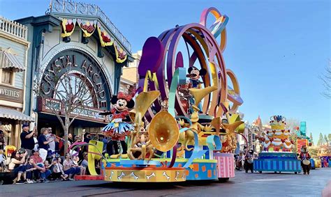 Photos Video Mickey S Soundsational Parade Returns To Disneyland With New Floats For Get Your