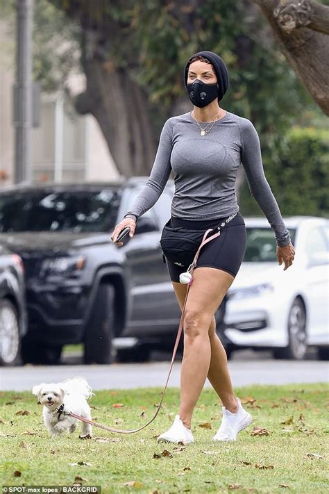 Nicole Murphy Showcases Her Toned Pins In Hot Pants As She Wears Face