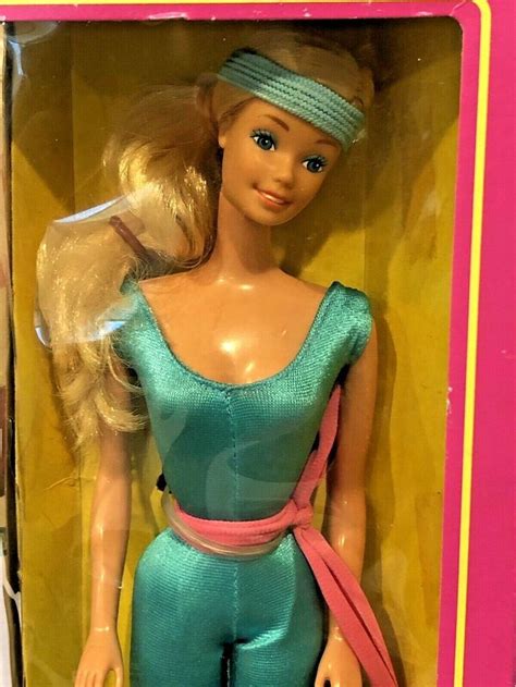 Vintage Mattel Babrie Great Shape Barbie Nrfb Damaged Box