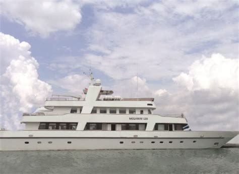 Custom Yacht Luxury Motor Boat Rental Sentosa Cove Sg Sailo