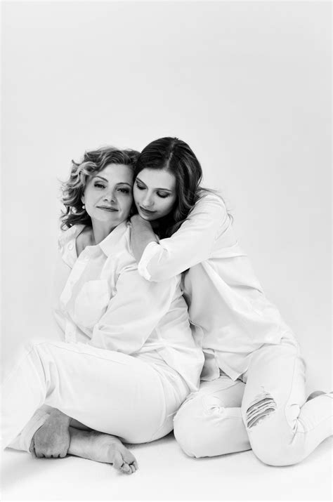 Мать и дочь On Behance Mother Daughter Photography Poses Mother