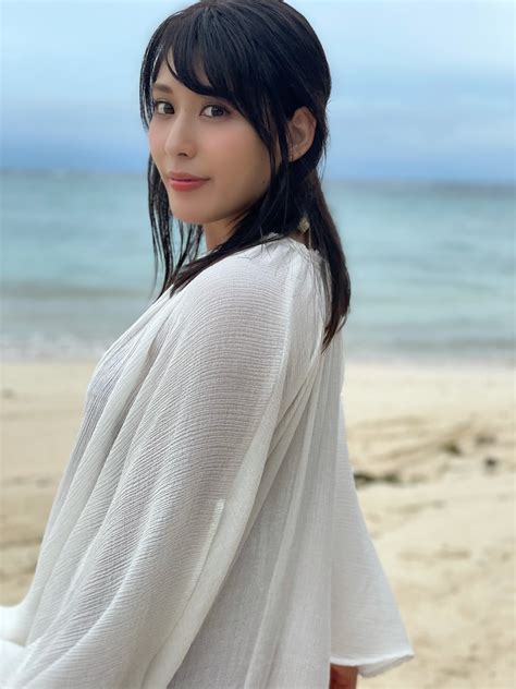 オトナ限定！雨上がりのしっとりビーチで金子智美の美しい胸元にドキドキが止まらない！ ニコニコニュース