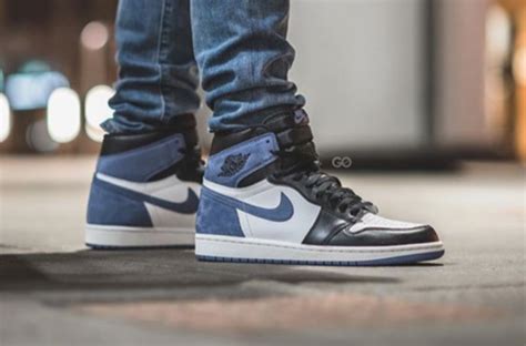 Jordan brand's newest addition to the aj1 family, the air jordan 1 retro high blue moon, debuted earlier this month sporting the popular black toe design with a fresh blue coat. Air Jordan 1 Retro High OG Blue Moon (Best Hand in The ...