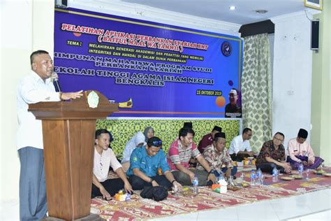 Translated into english, the house of funds and its uniqueness is said to lie in the marriage of two distinct institutional models. Regulasi Baitul Mal Wa Tamwilatau Bmt - Baitul Maal wa Tamwil atau BMT - Bandit Makalah : Baitul ...
