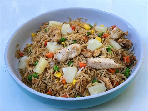 Add the sauce to the pan and bring to a simmer. Healthy Chicken and Pineapple Fried Rice Recipe