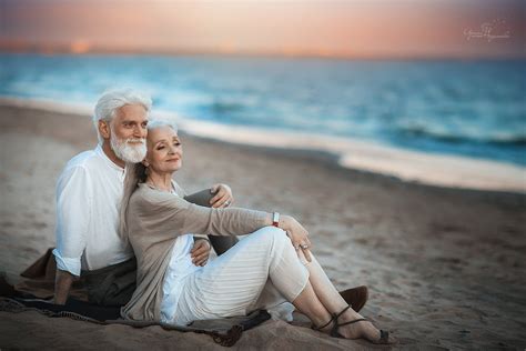 10 Photos Of An Elderly Couple That Will Make You Believe In Love Couples Photoshoot Couples