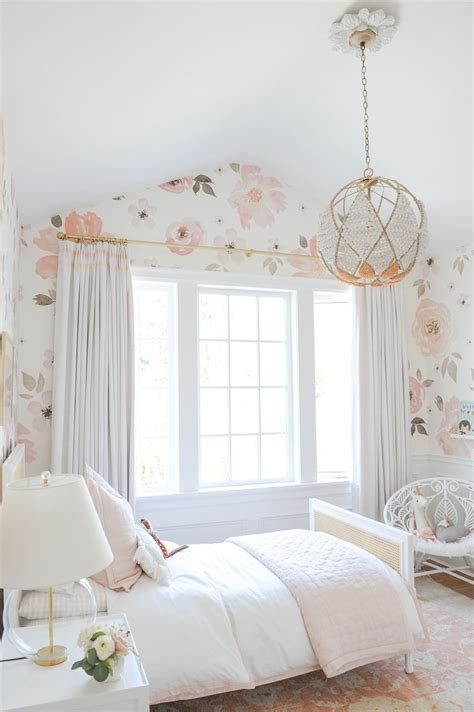 Darling Pink Floral Wallpaper 1000 In 2020 Girl Room Girl Bedroom