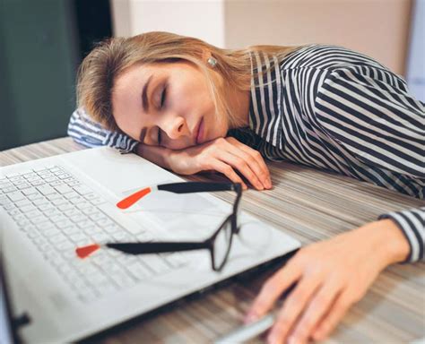 Heres Why You Feel Sleepy All Day Long Herzindagi