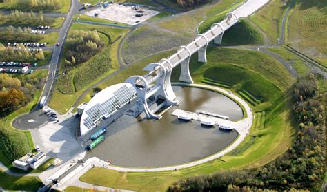 The falkirk wheel in scotland is the world's first and only rotating boat lift. Falkirk Wheel - THANG MÁY XOAY ĐẦU TIÊN VÀ DUY NHẤT TRÊN ...