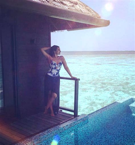 Check Out Sonakshi Sinha Poses On The Beach At Maldives Bollywood Hungama