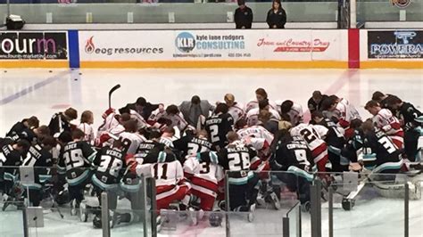 Jackalopes Honor Canadian Hockey Team After Team Bus Crash